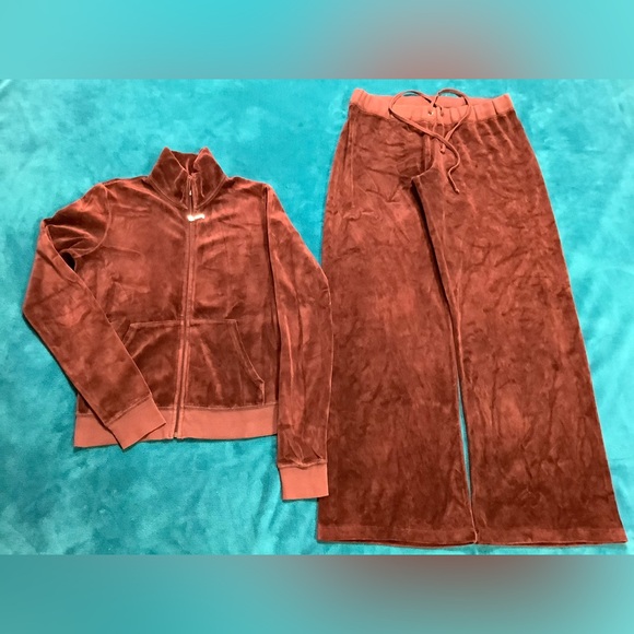 Juicy Couture Maroon Wine Velour Tracksuit - Picture 3 of 14